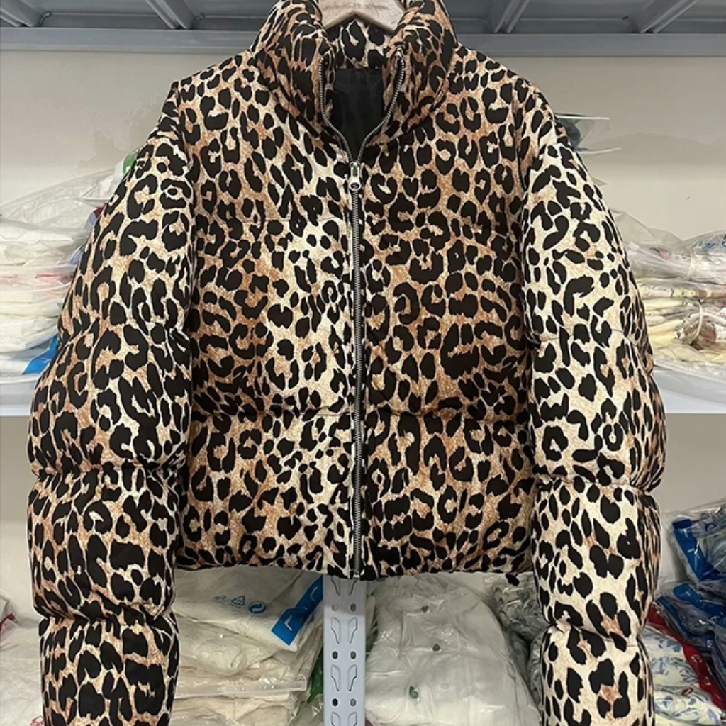 Casaco de Frio Feminino Modelo Leopardo